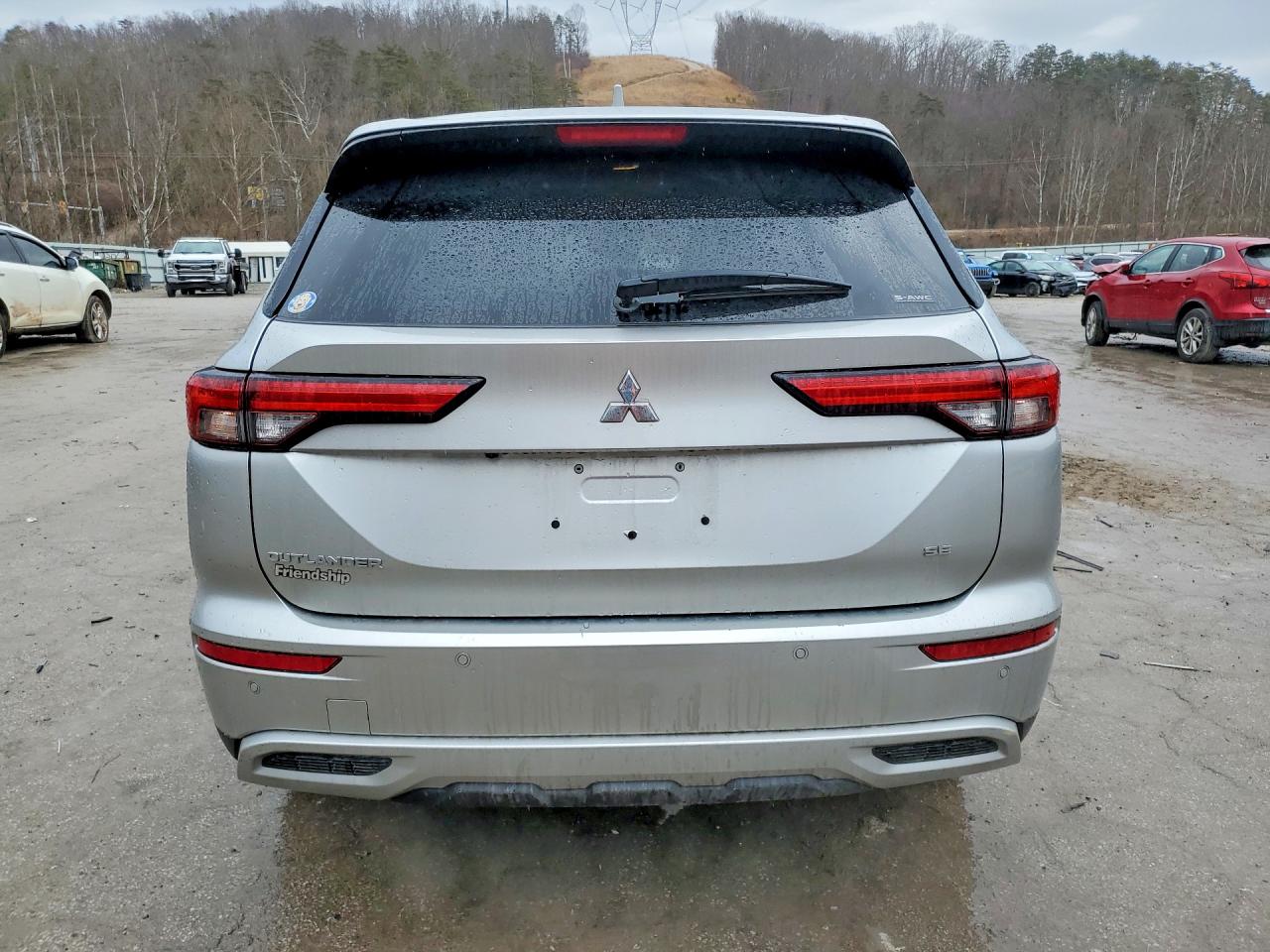 2024 MITSUBISHI OUTLANDER SE photo 16