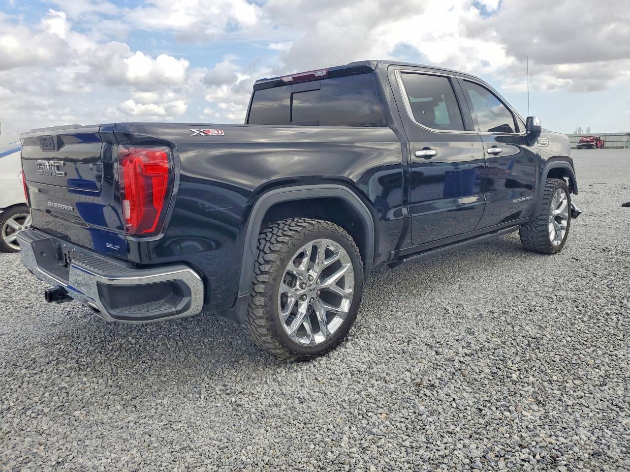 2021 GMC SIERRA K1500 SLT photo 5