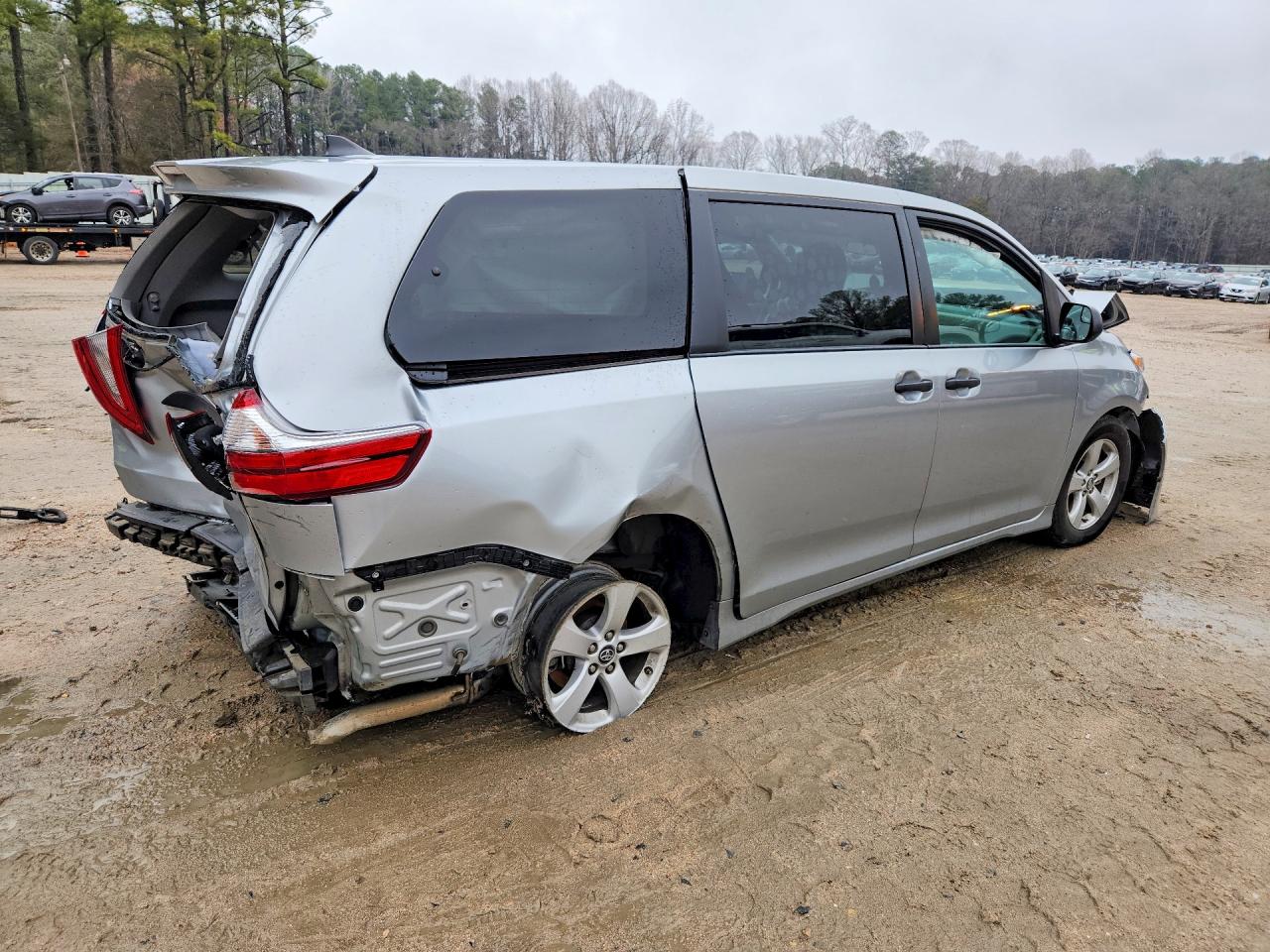 2020 TOYOTA SIENNA L 7-PASSENGER photo 3