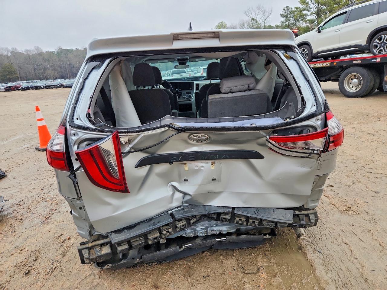 2020 TOYOTA SIENNA L 7-PASSENGER photo 6