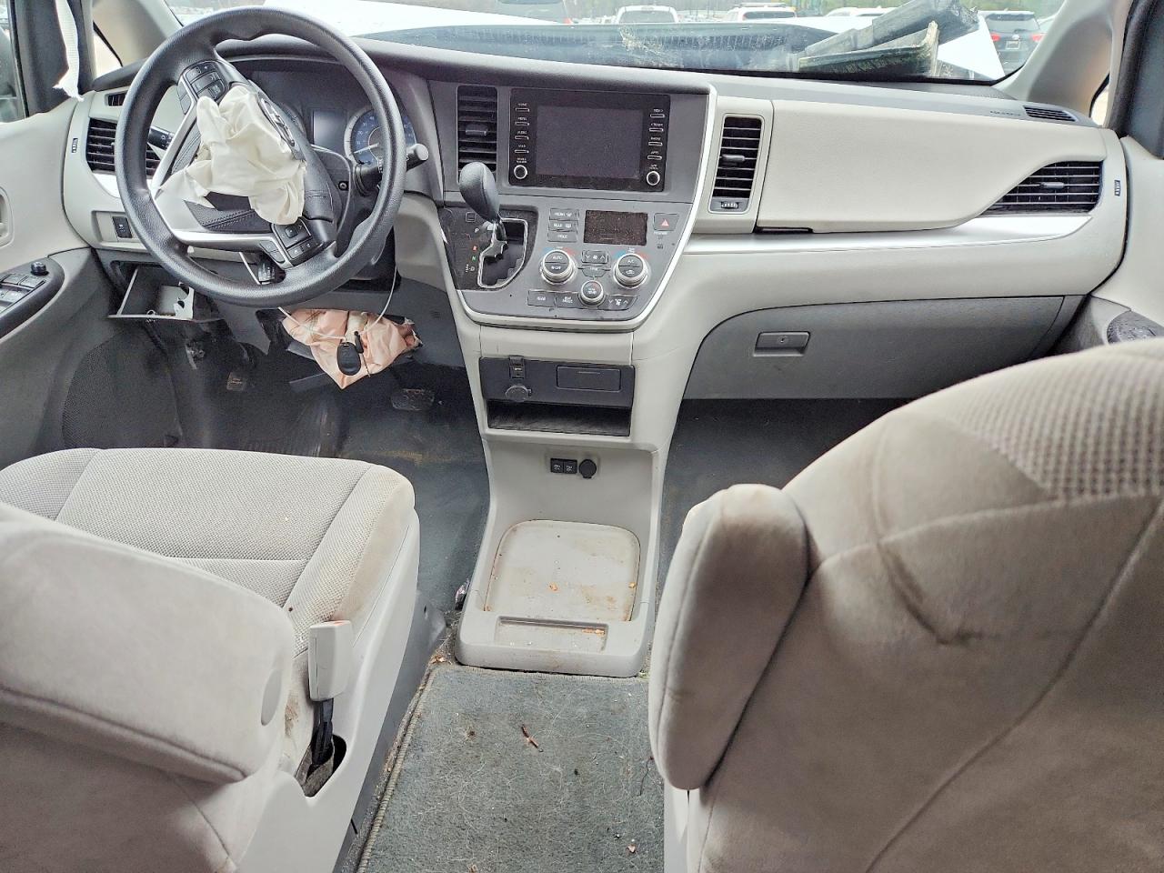 2020 TOYOTA SIENNA L 7-PASSENGER photo 8