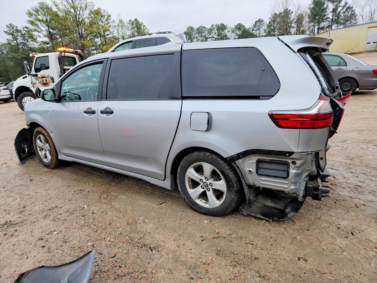 2020 TOYOTA SIENNA L 7-PASSENGER photo 2