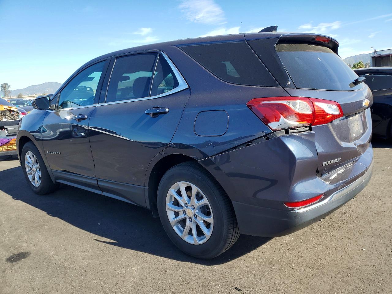 2018 CHEVROLET EQUINOX LT photo 3