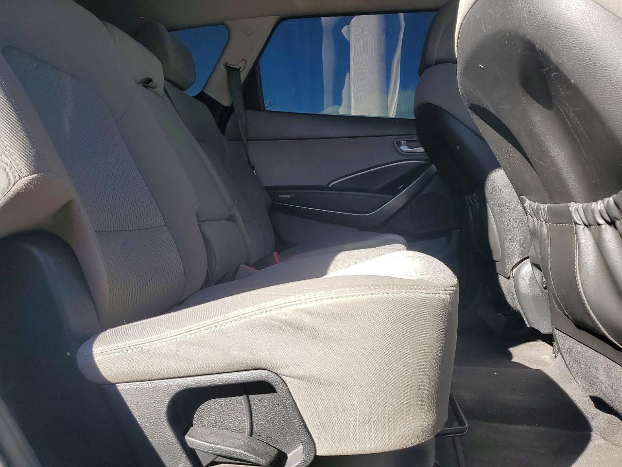 2016 HYUNDAI SANTA FE SE photo 21