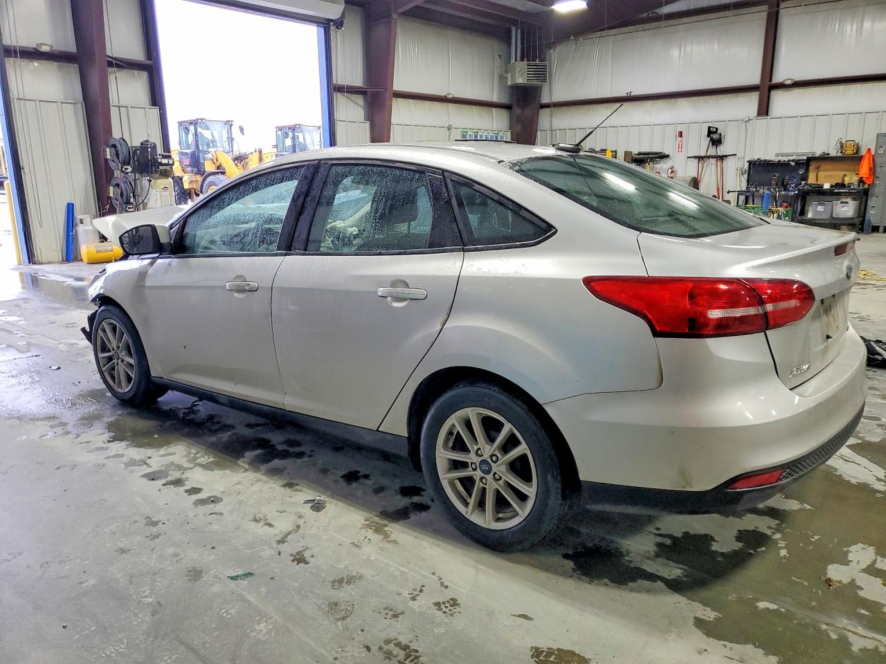 2017 FORD FOCUS SE photo 2