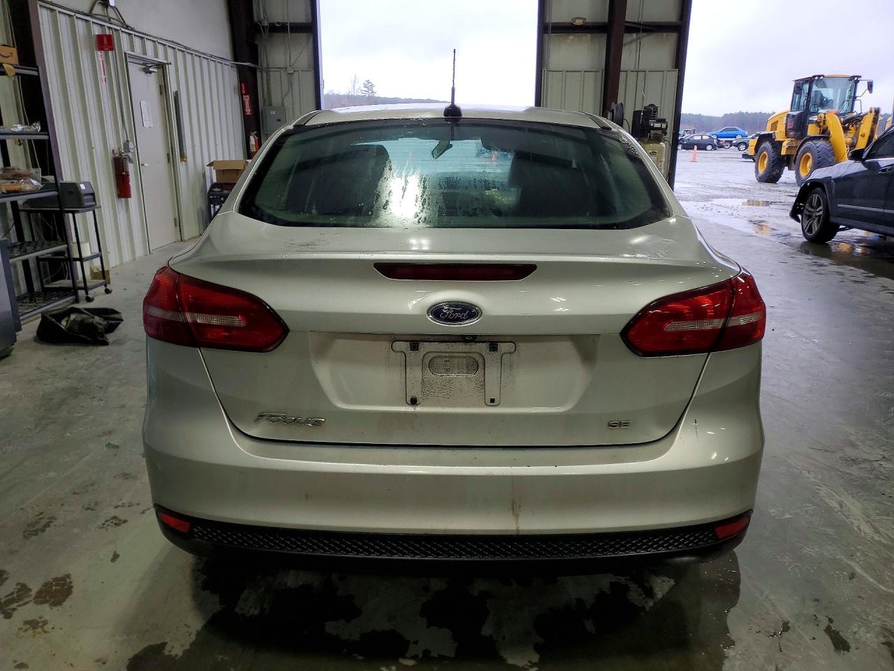 2017 FORD FOCUS SE photo 6