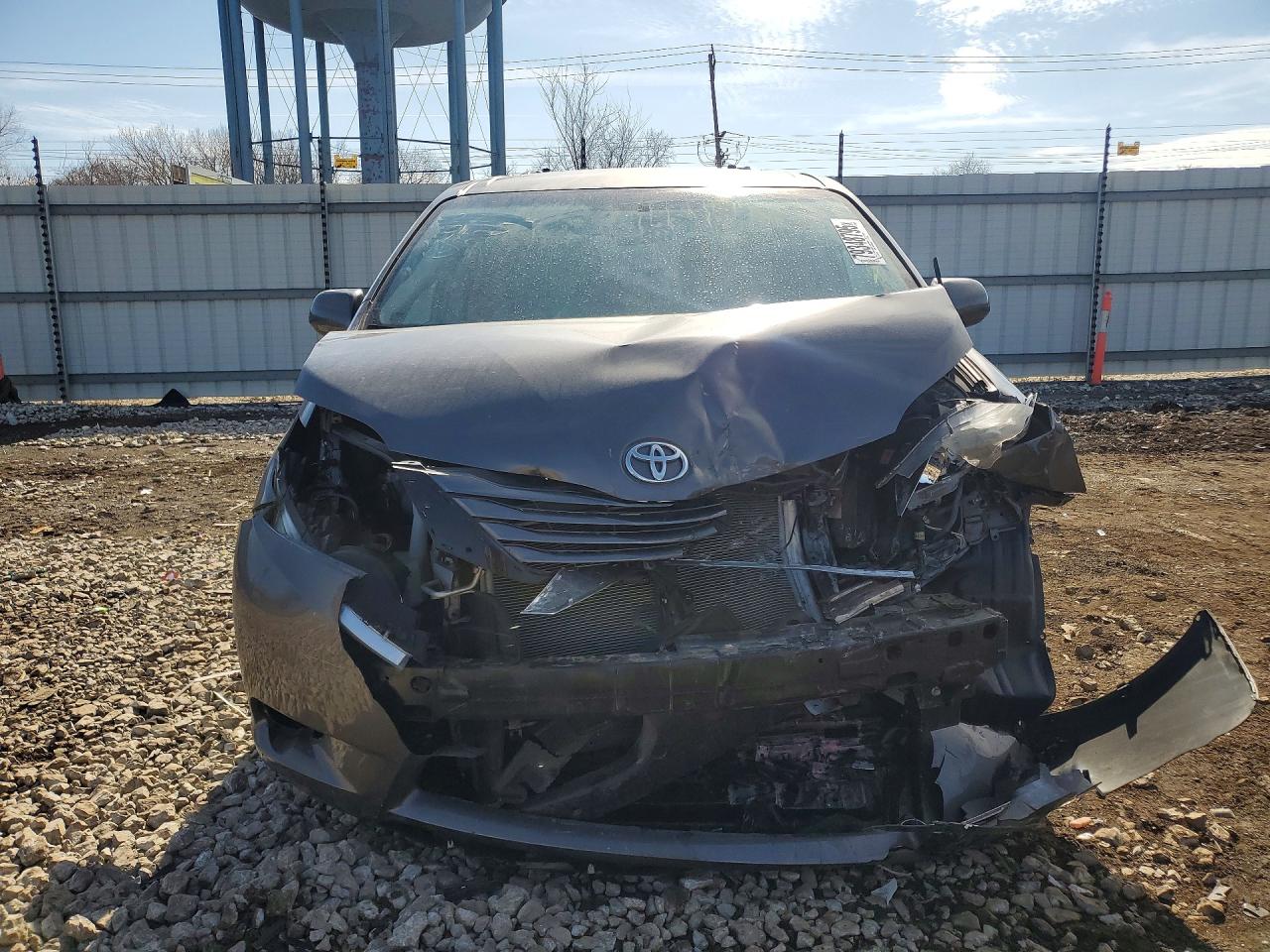 2017 TOYOTA SIENNA LE 8-PASSENGER photo 5