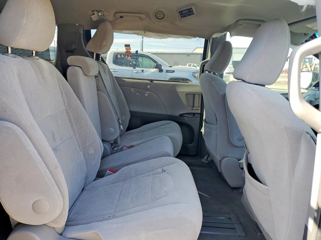 2017 TOYOTA SIENNA LE 8-PASSENGER photo 11