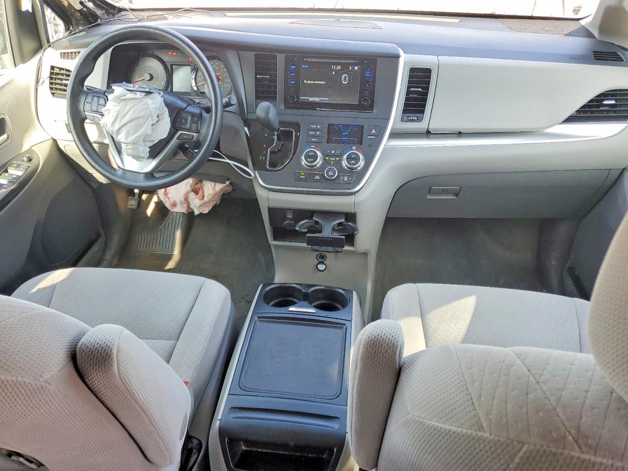 2017 TOYOTA SIENNA LE 8-PASSENGER photo 8