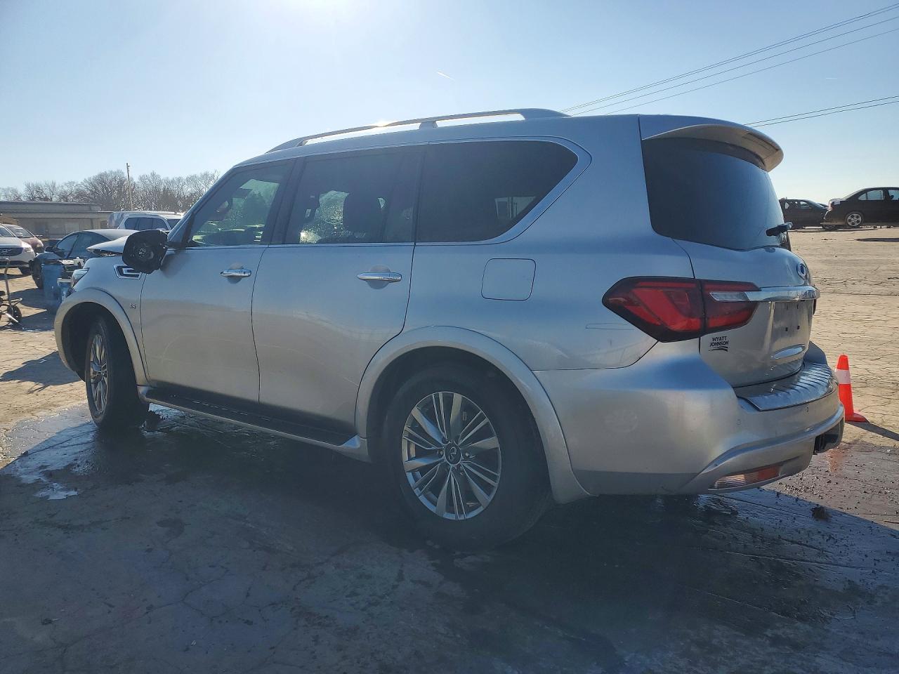 2019 INFINITI QX80 LUXE photo 3