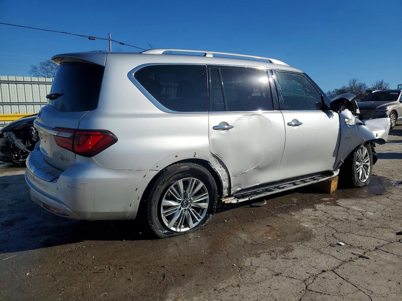 2019 INFINITI QX80 LUXE photo 5
