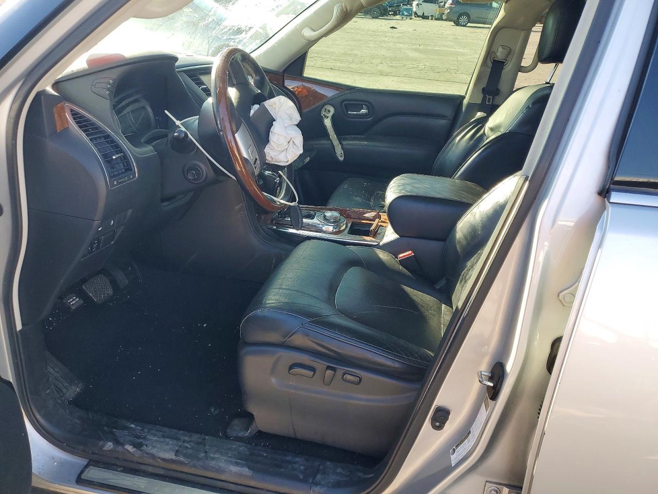 2019 INFINITI QX80 LUXE photo 13