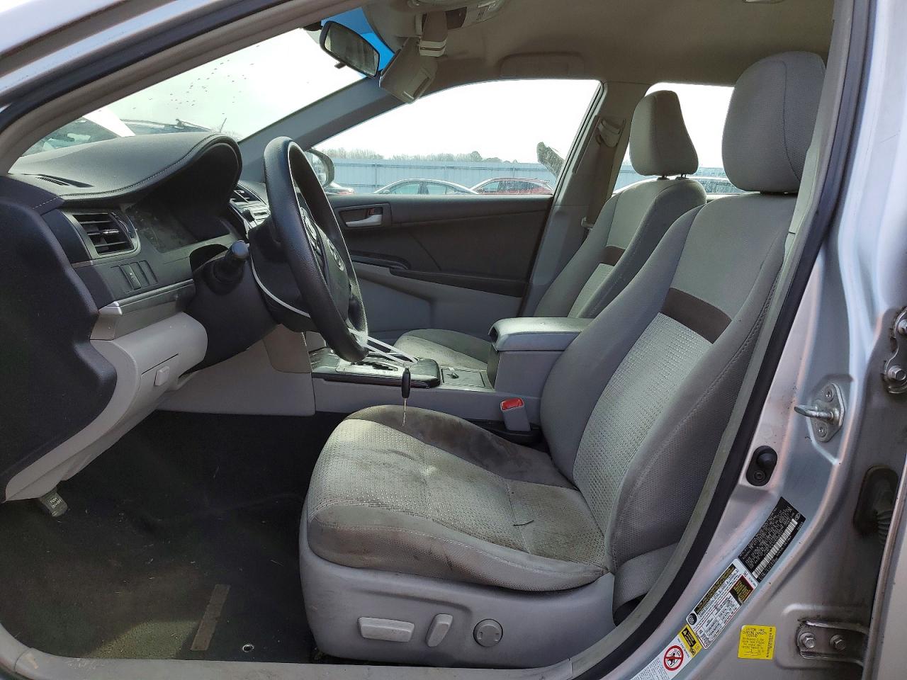 2012 TOYOTA CAMRY LE photo 19