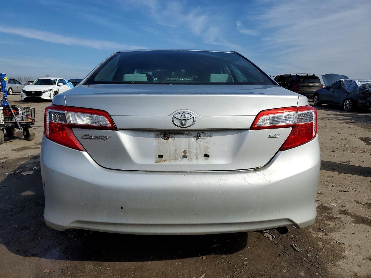 2012 TOYOTA CAMRY LE photo 16
