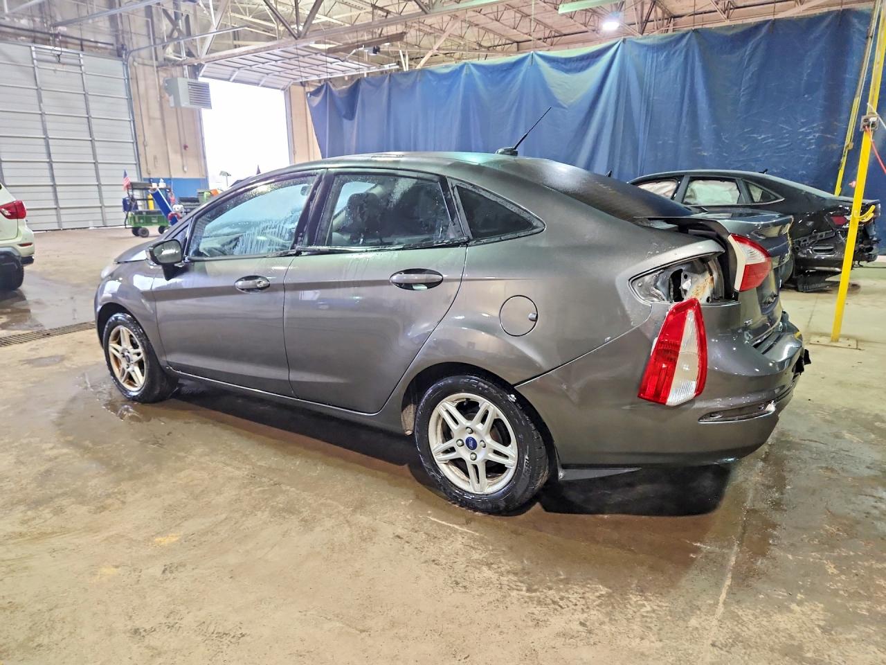 2018 FORD FIESTA SE photo 2