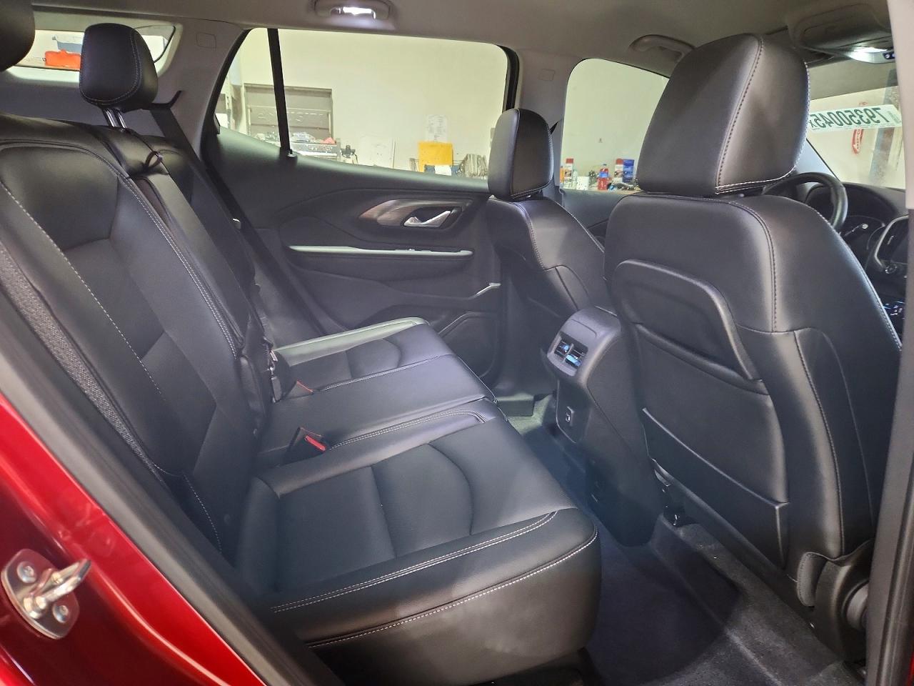 2024 GMC TERRAIN SLT photo 11