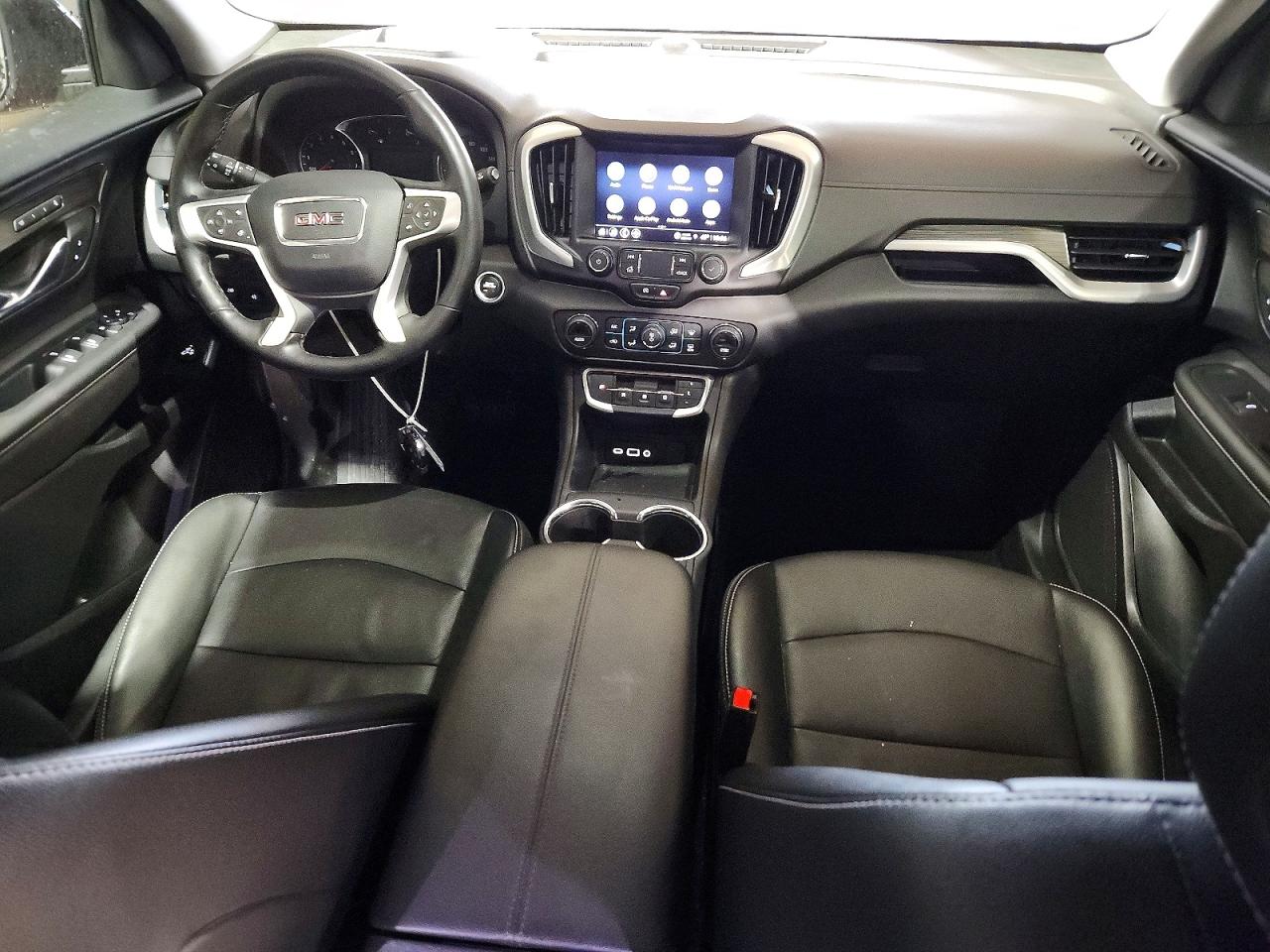 2024 GMC TERRAIN SLT photo 8