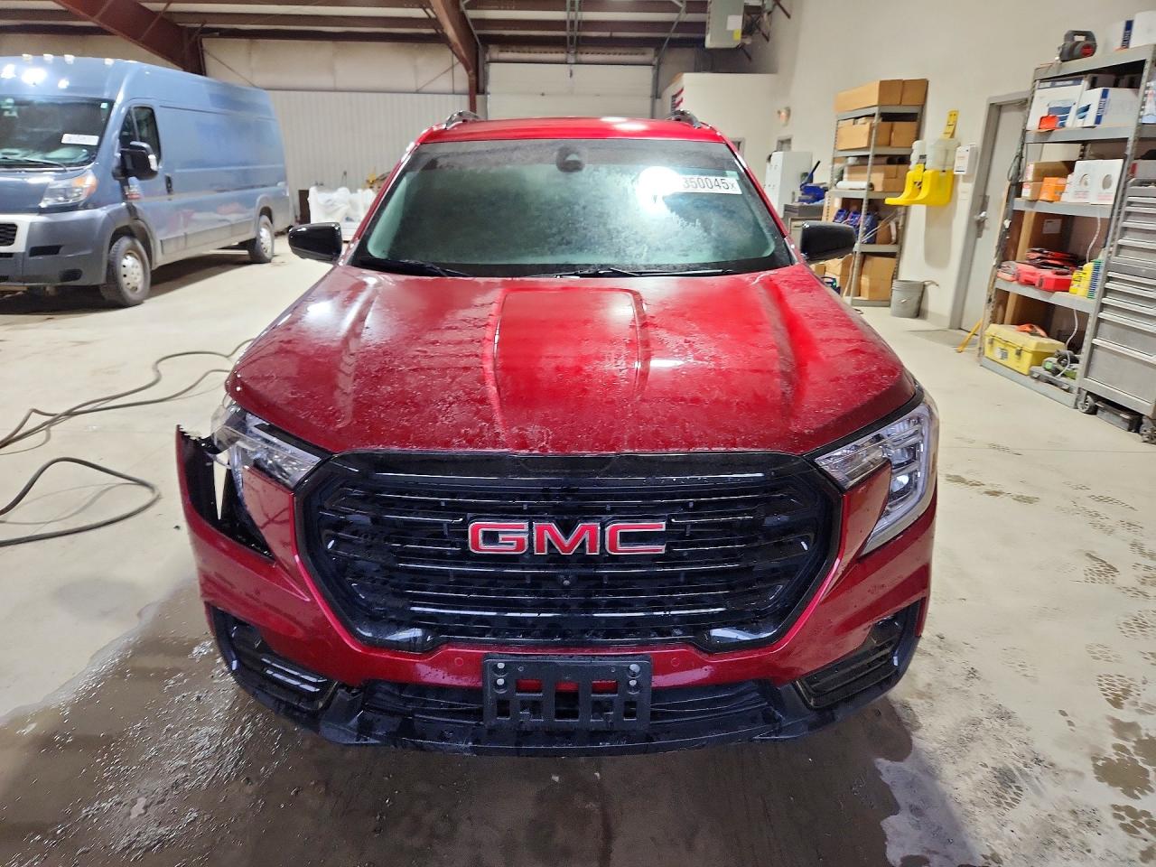 2024 GMC TERRAIN SLT photo 5
