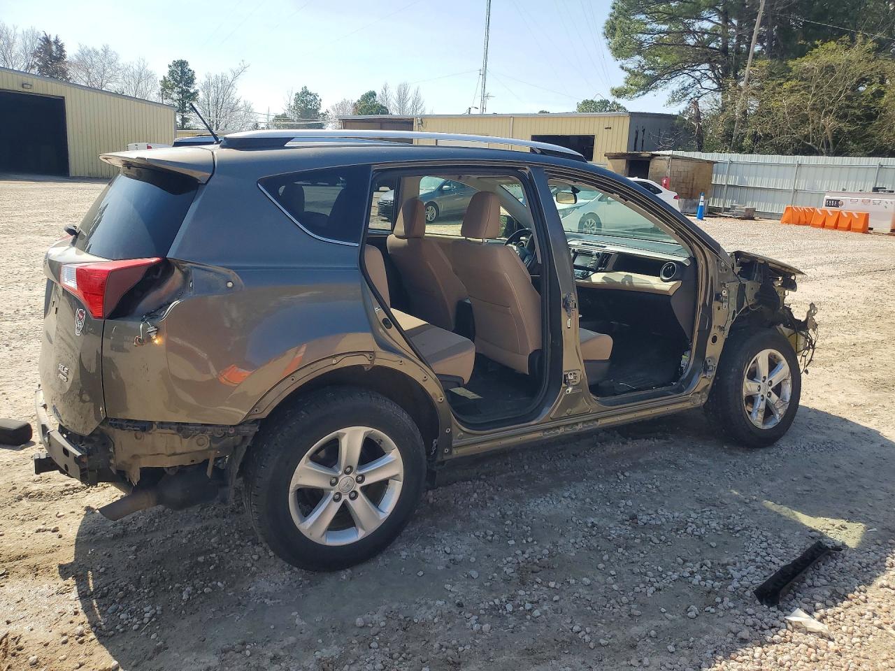 2013 TOYOTA RAV4 XLE photo 7