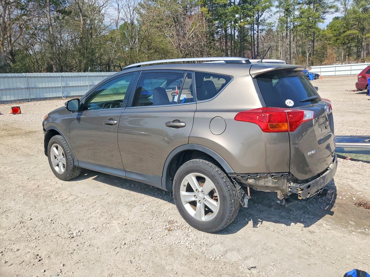 2013 TOYOTA RAV4 XLE photo 4
