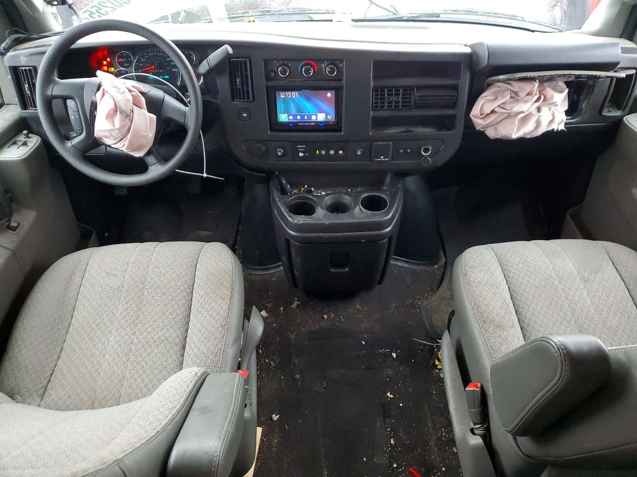 2020 CHEVROLET EXPRESS G3500 LT photo 15