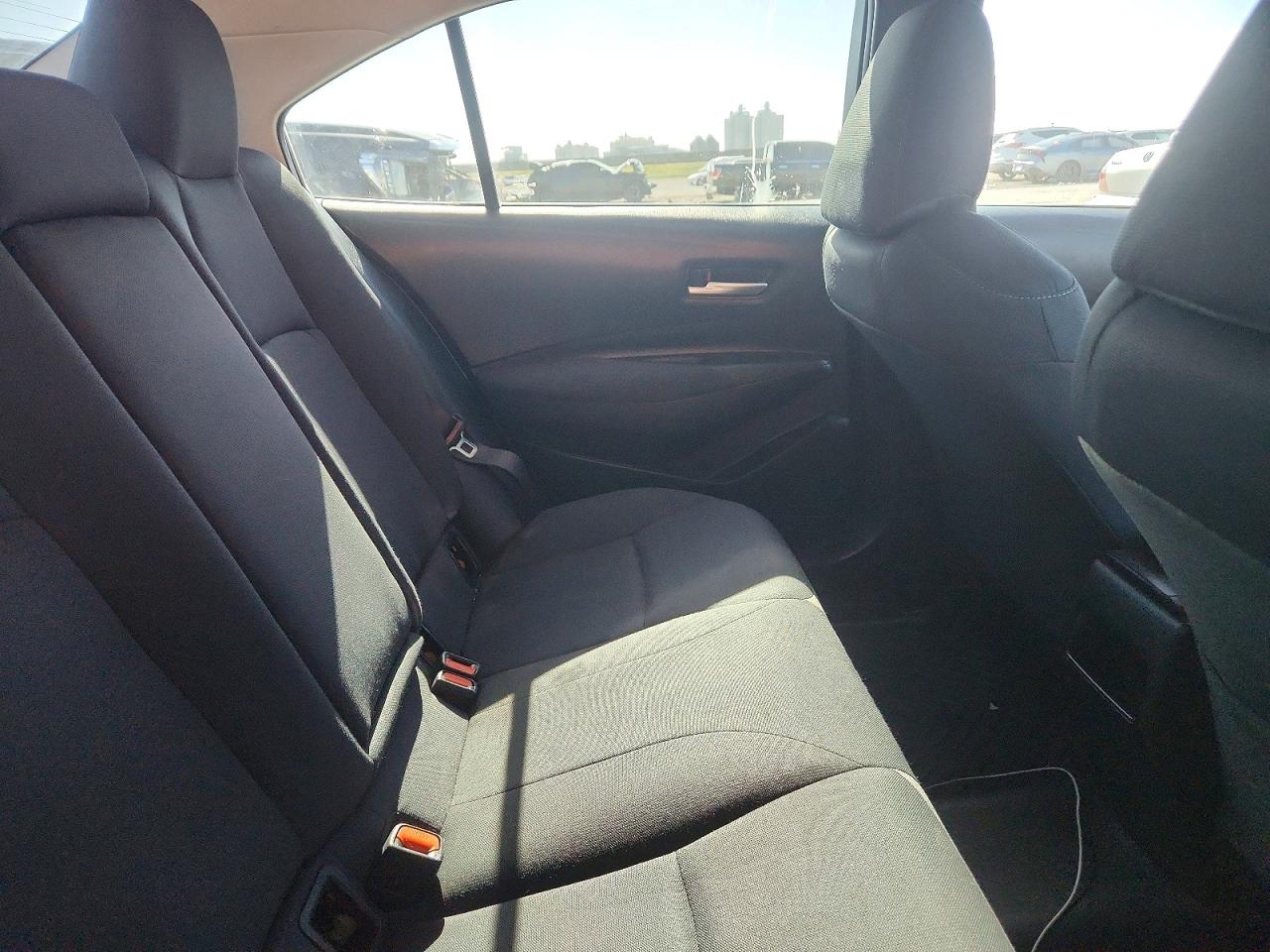 2021 TOYOTA COROLLA LE photo 10