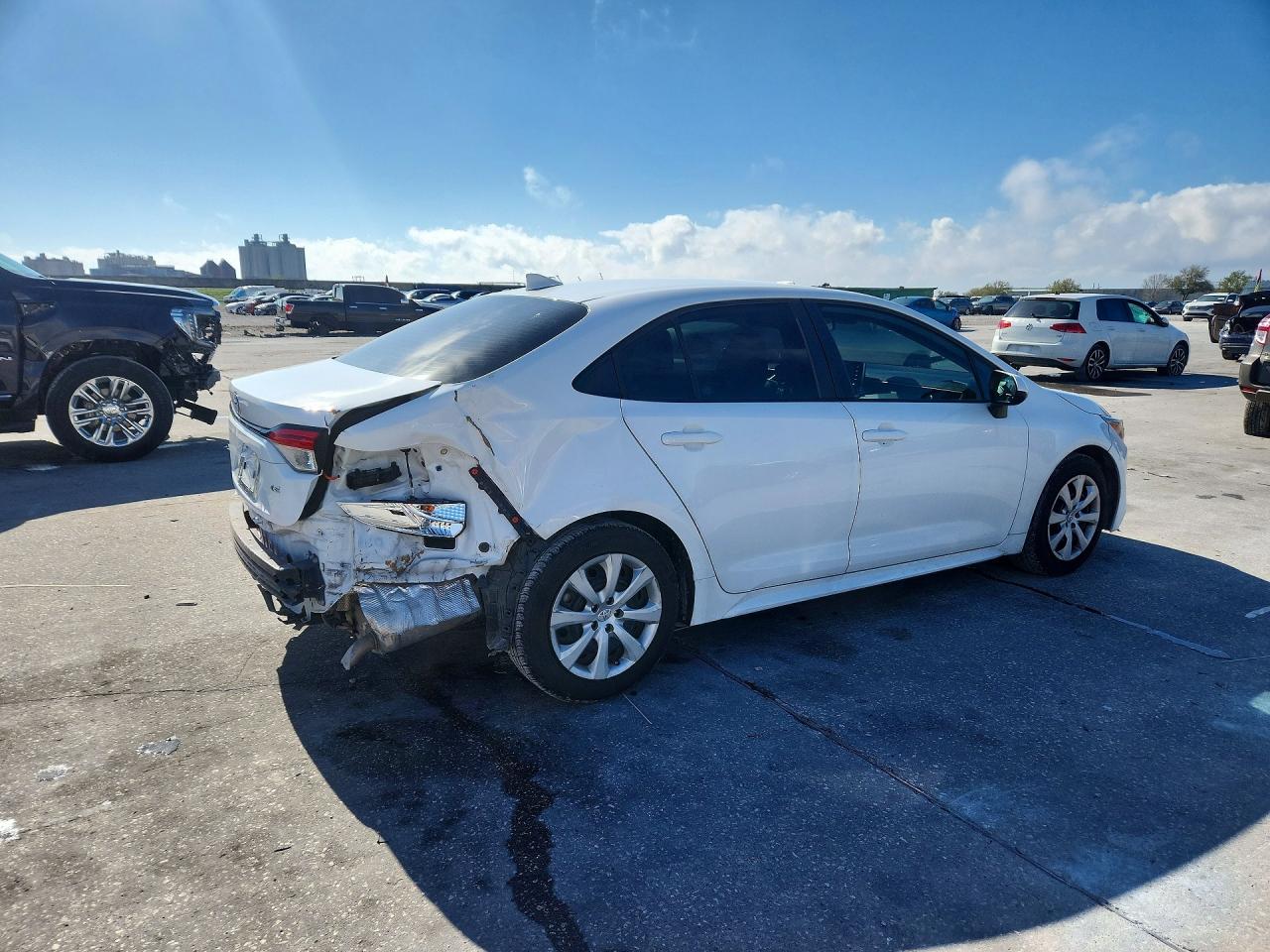2021 TOYOTA COROLLA LE photo 3