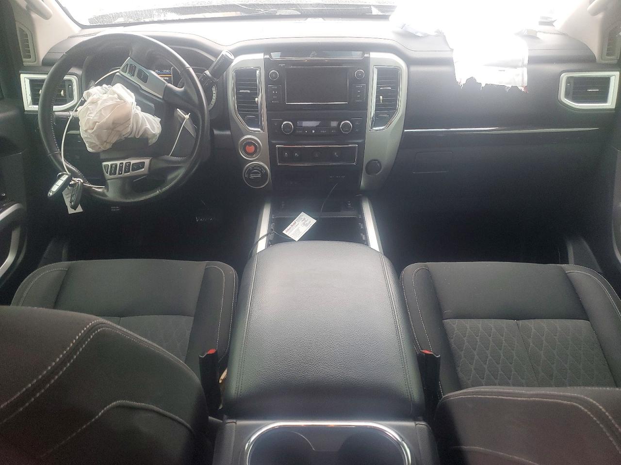 2019 NISSAN TITAN XD SV photo 22