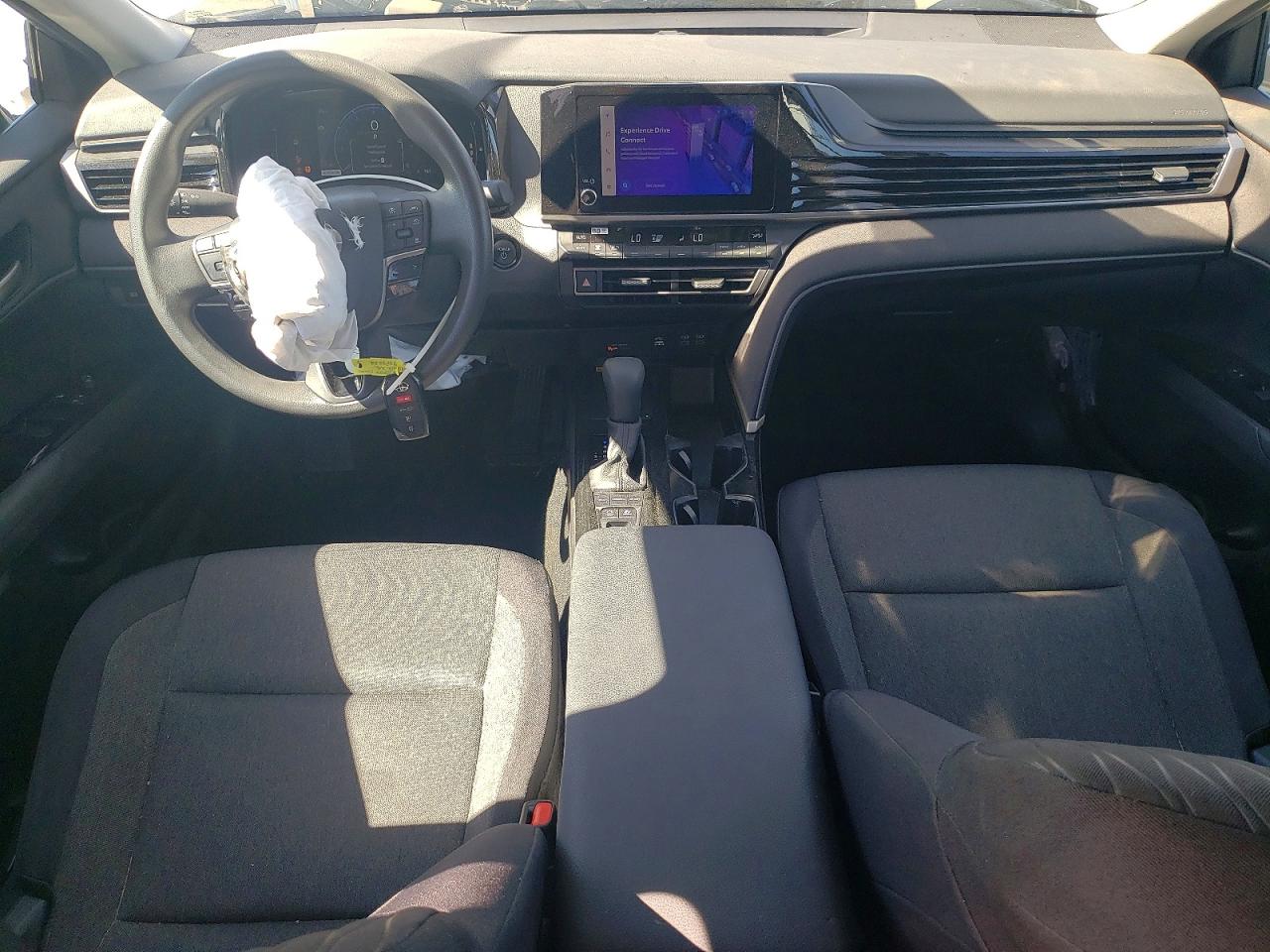2025 TOYOTA CAMRY LE photo 8