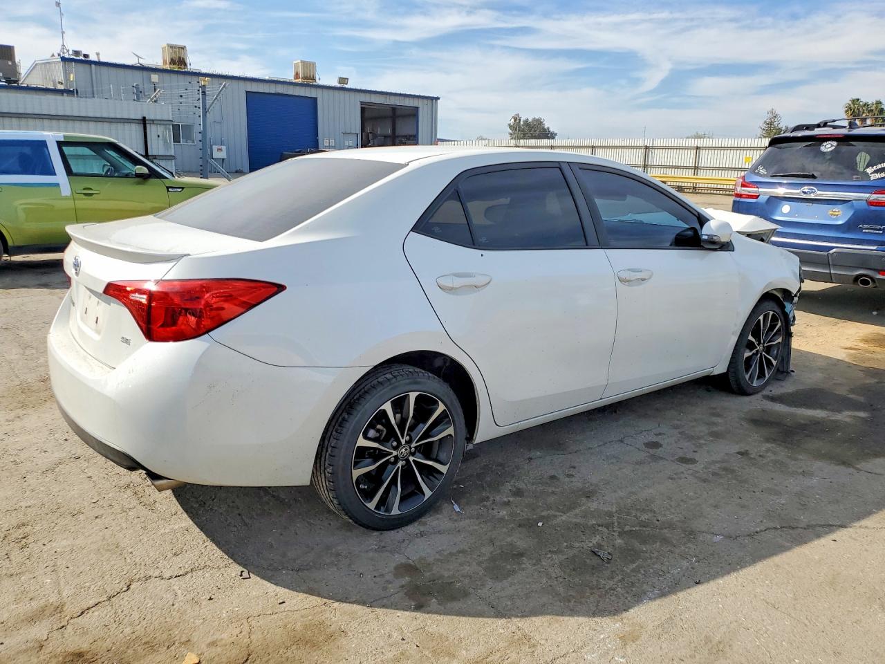 2018 TOYOTA COROLLA SE photo 3