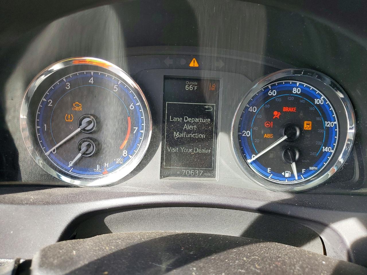 2018 TOYOTA COROLLA SE photo 9