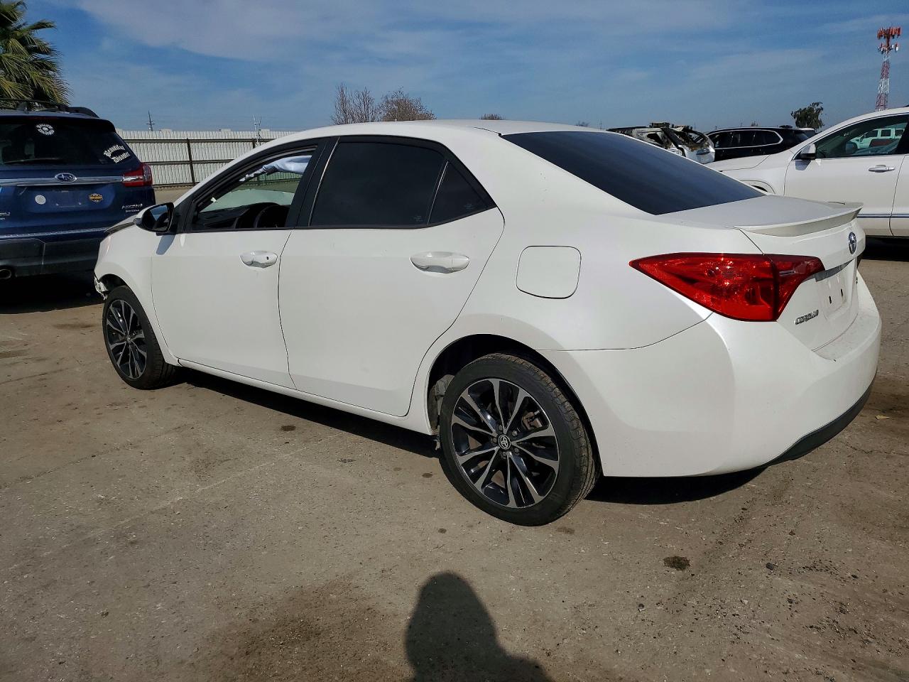 2018 TOYOTA COROLLA SE photo 2