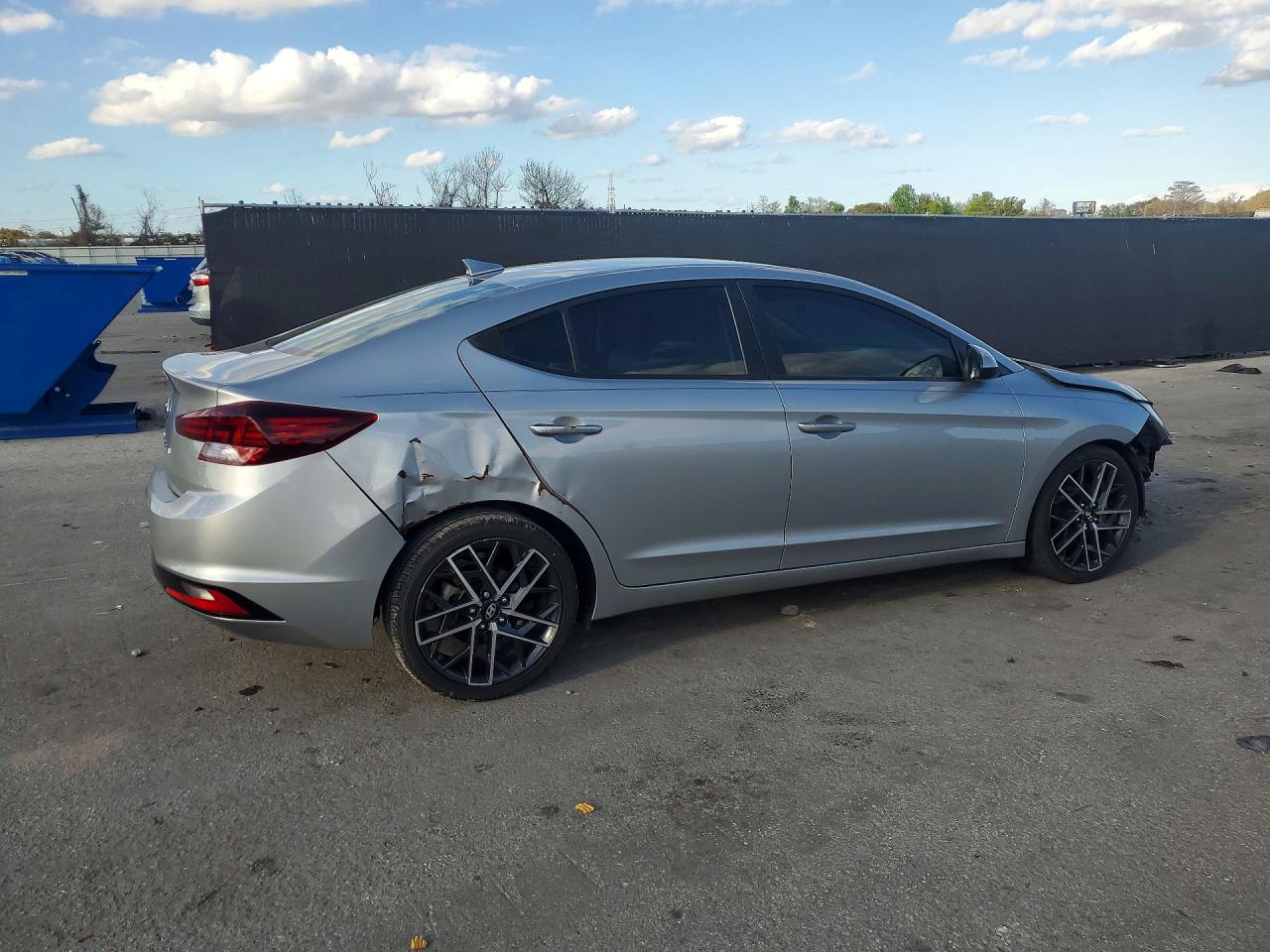 2020 HYUNDAI ELANTRA SEL photo 3