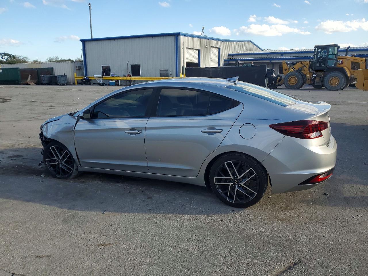 2020 HYUNDAI ELANTRA SEL photo 2