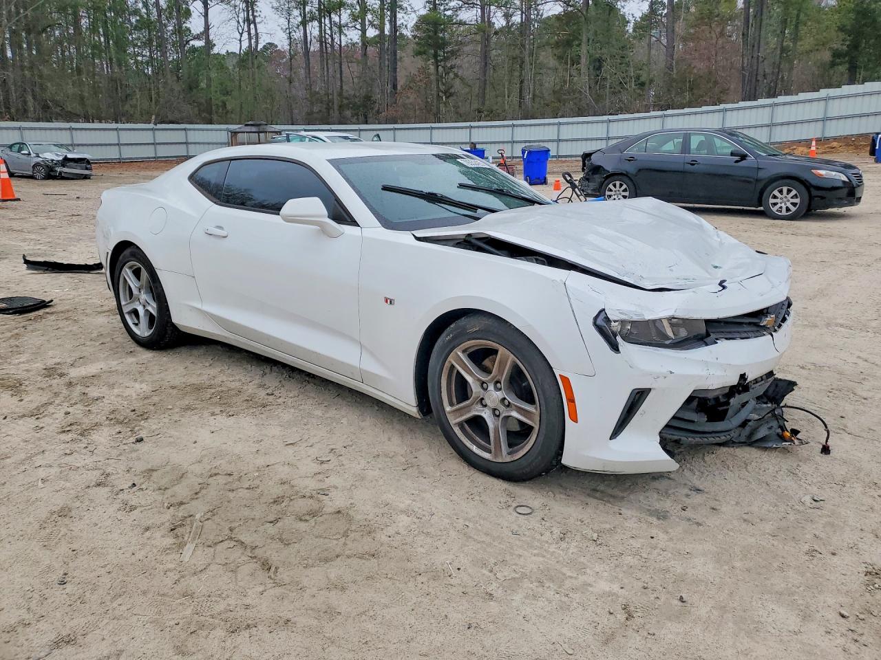 2017 CHEVROLET CAMARO LT photo 4