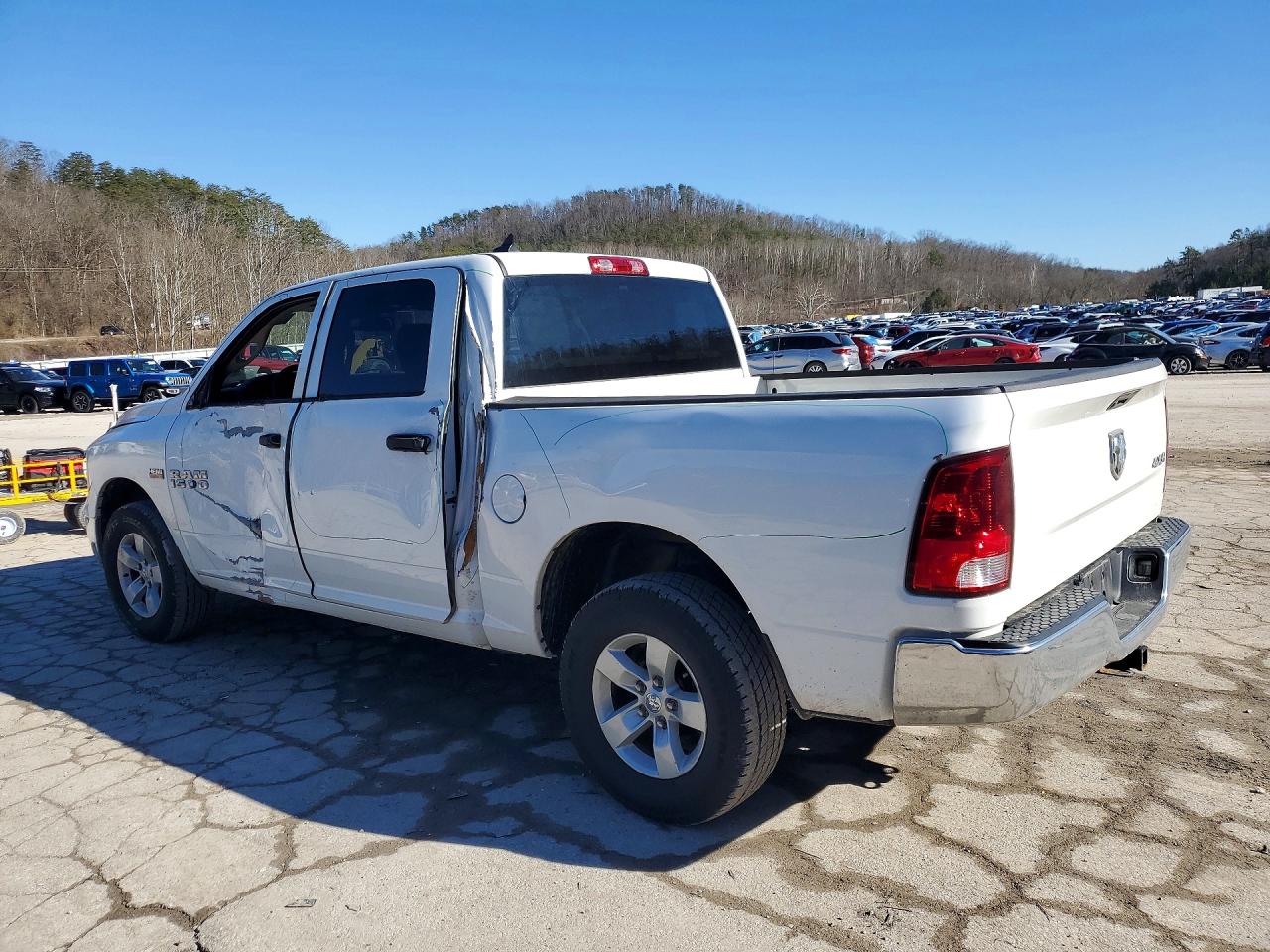 2019 RAM 1500 CLASSIC TRADESMAN photo 3