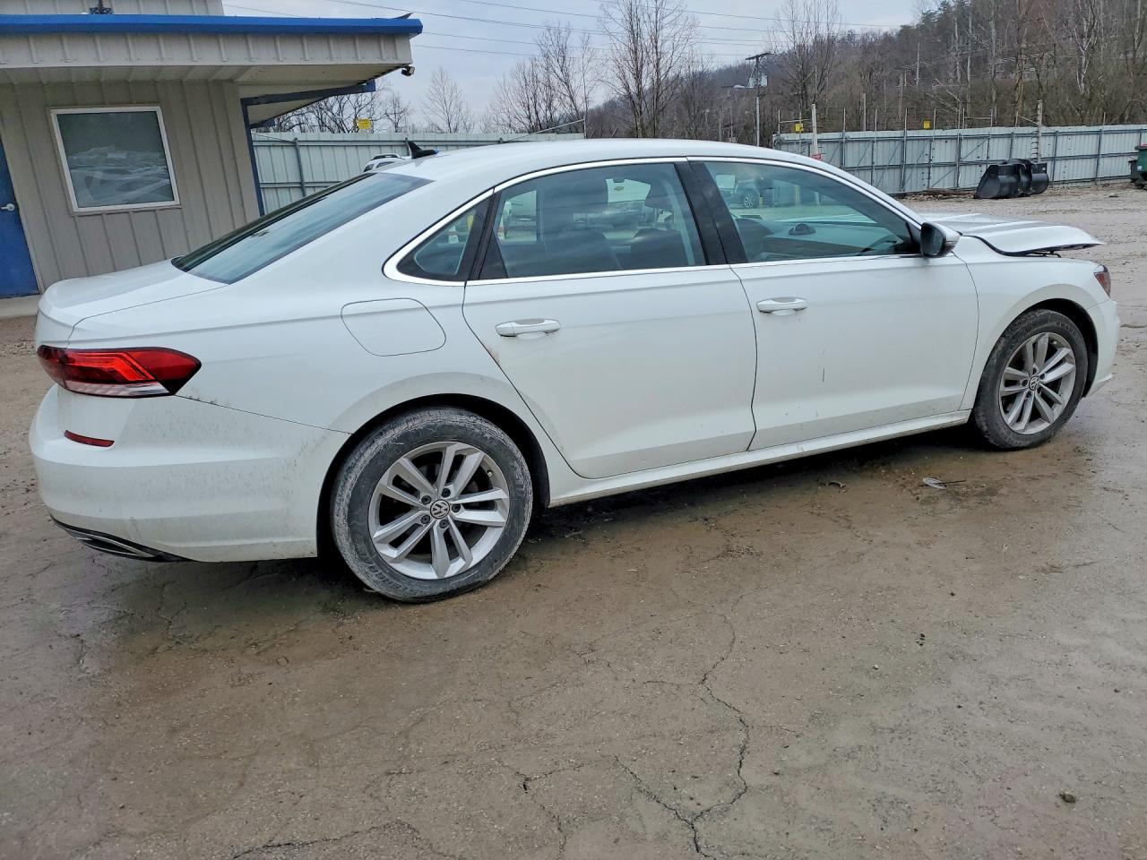 2020 VOLKSWAGEN PASSAT SE photo 3