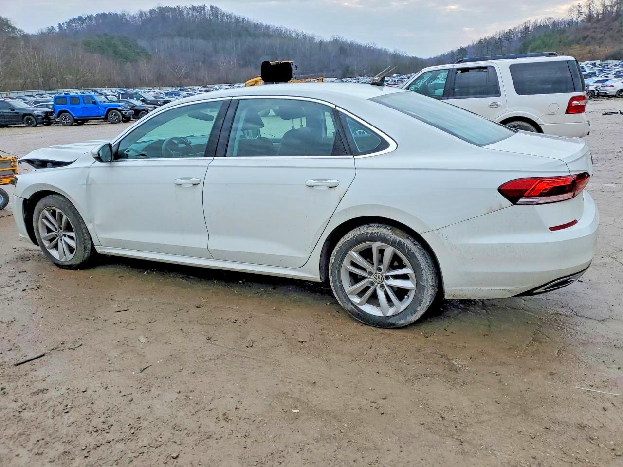 2020 VOLKSWAGEN PASSAT SE photo 2