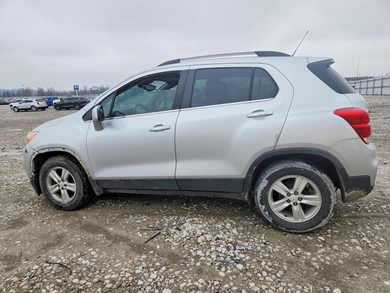 2017 CHEVROLET TRAX 1LT photo 3