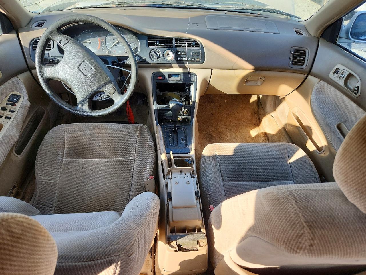 1996 HONDA ACCORD LX photo 8