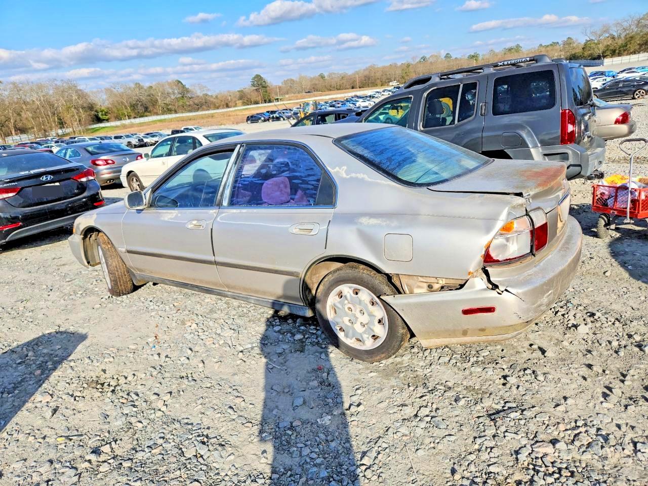 1996 HONDA ACCORD LX photo 2