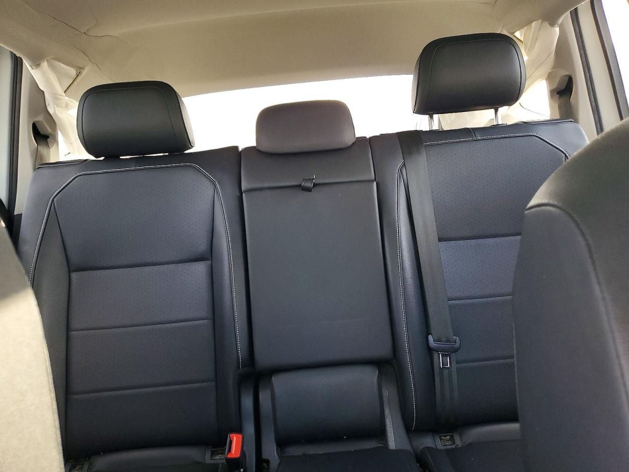 2021 VOLKSWAGEN TIGUAN SE photo 19