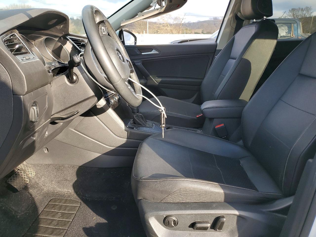 2021 VOLKSWAGEN TIGUAN SE photo 13