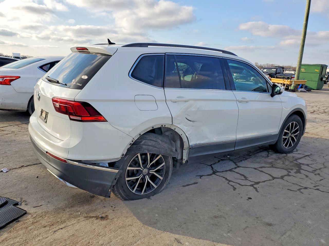 2021 VOLKSWAGEN TIGUAN SE photo 5