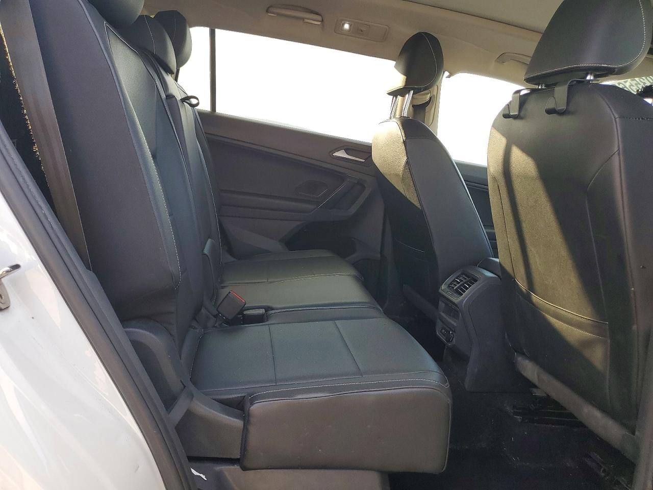 2021 VOLKSWAGEN TIGUAN SE photo 21