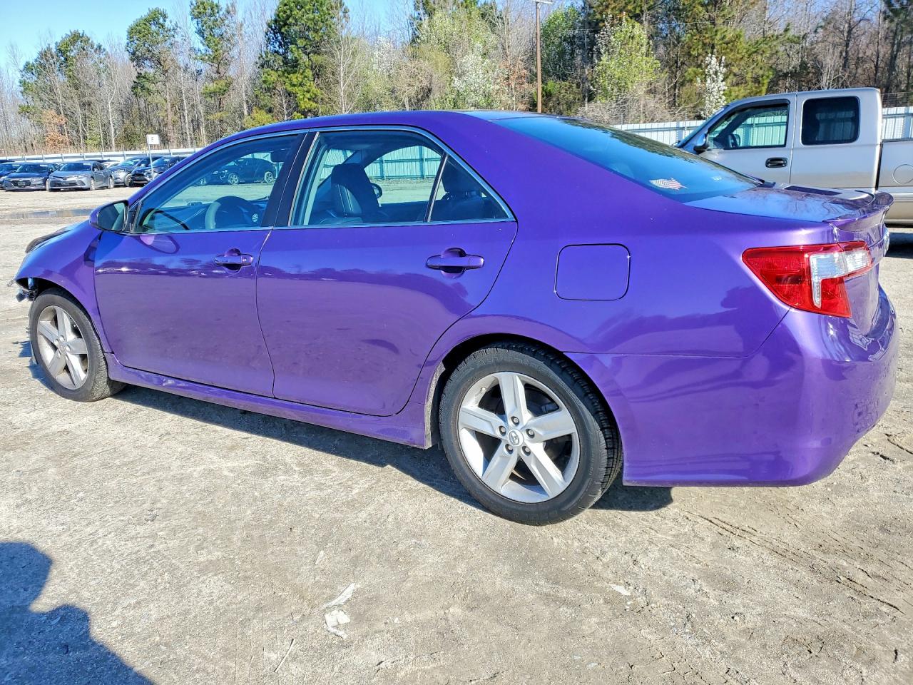 2013 TOYOTA CAMRY SE photo 2