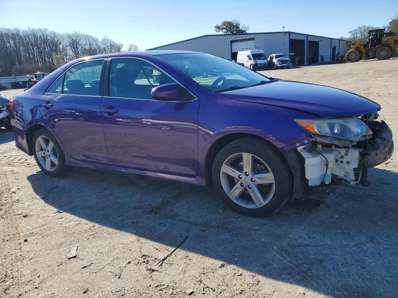 2013 TOYOTA CAMRY SE photo 4