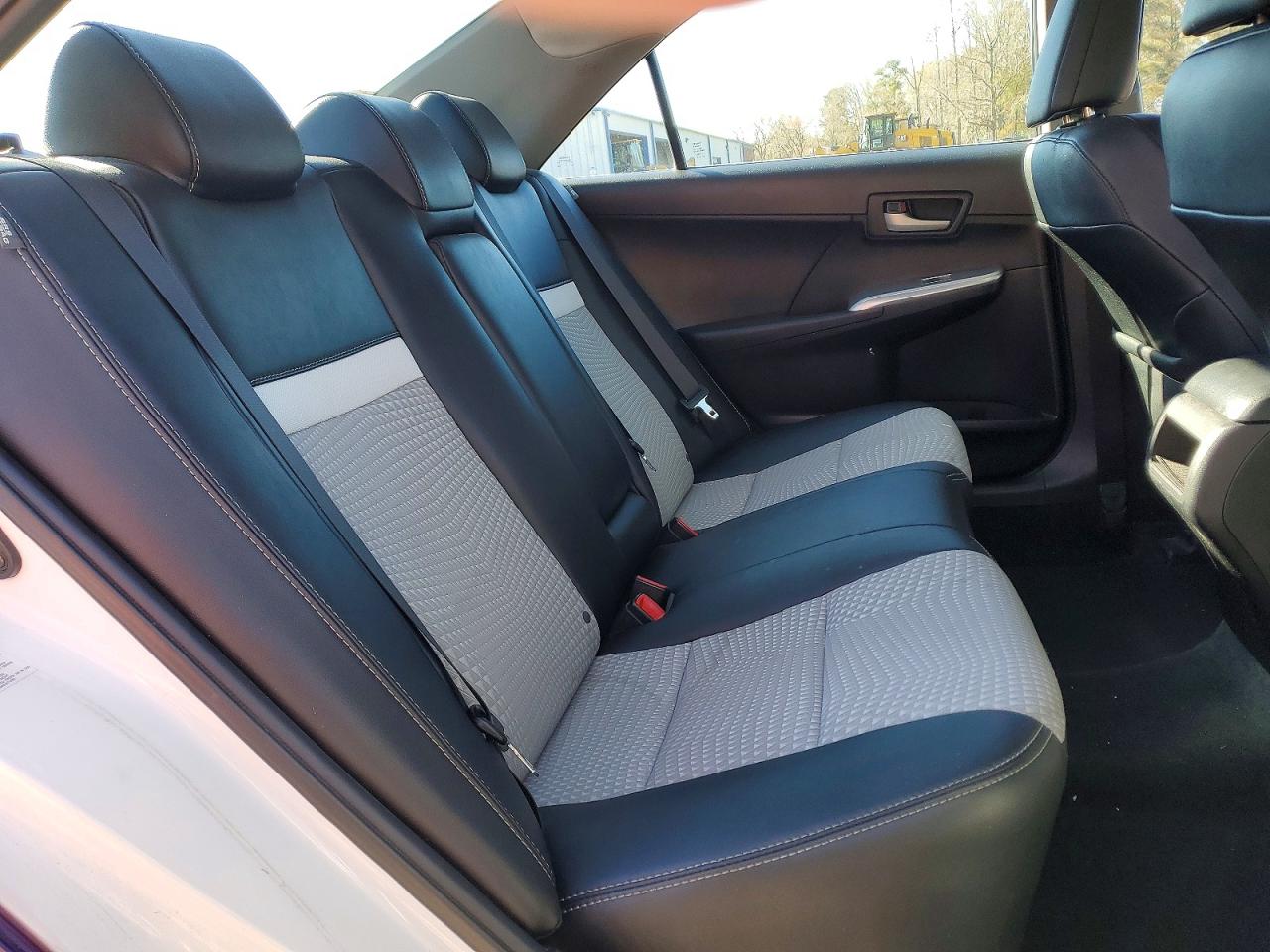 2013 TOYOTA CAMRY SE photo 10