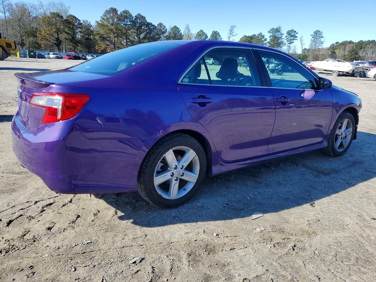 2013 TOYOTA CAMRY SE photo 3