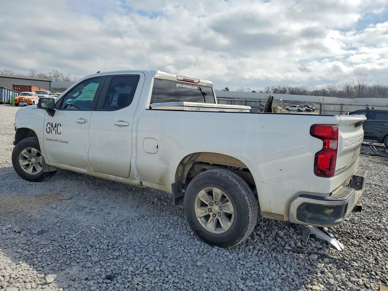 2023 CHEVROLET SILVERADO C1500 LT photo 3